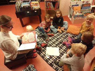 Wir lesen das Buch "NEINhorn" am Vorlesetag in der Bücherei
